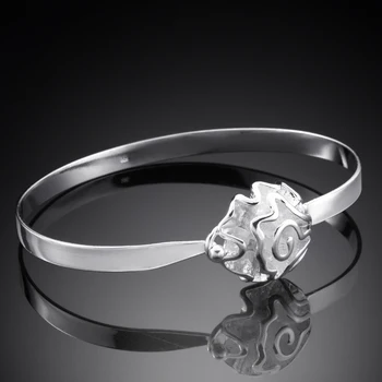 New romantic white roses sterling silver bracelet.Solid 925 silver fashion women bracelet. Charming lady and Girl silver jewelry
New romantic white roses sterling silver bracelet.Solid 925 silver fashion women bracelet. Charming lady and Girl silver jewelry