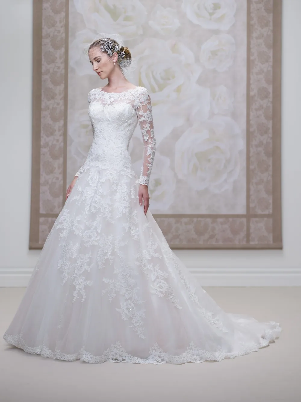 New Fashion Scoop Neckline Lace Applique with Beading A-line Tulle Fabric Dropped Waist Wedding Dresses SF1187
New Fashion Scoop Neckline Lace Applique with Beading A-line Tulle Fabric Dropped Waist Wedding Dresses SF1187