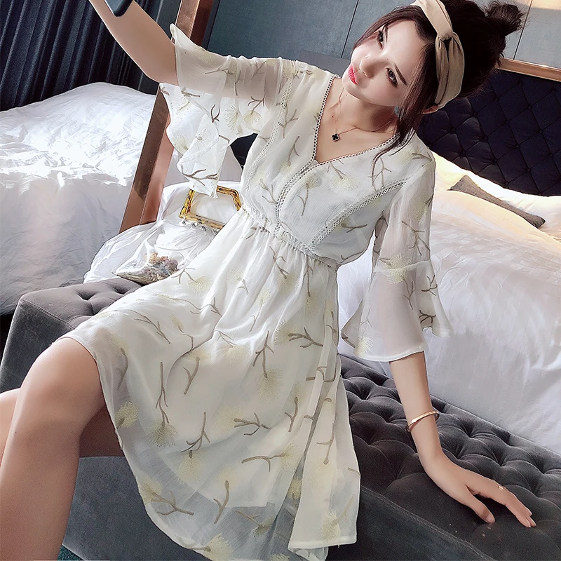 Mishow 2019 Vintage Print Summer Dresses Female Elegant Short Dress Beach Ruffles Chiffon Dress Women Vestidos MX18B1362
Mishow 2019 Vintage Print Summer Dresses Female Elegant Short Dress Beach Ruffles Chiffon Dress Women Vestidos MX18B1362