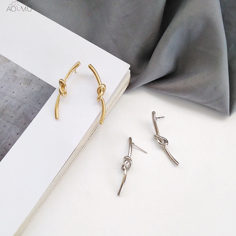 AOMU 2019 New Design Irregular Simple Metal Knot Arc Stud Earrings for Women Girl Matte Link Fashion Student Party Accessories
AOMU 2019 New Design Irregular Simple Metal Knot Arc Stud Earrings for Women Girl Matte Link Fashion Student Party Accessories