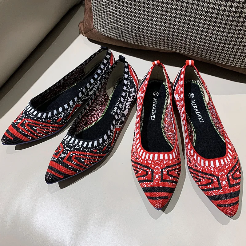 2019 new spring shallow mouth low help Lok Fu shoes flat bottom flying woven casual shoes pointed wild women's shoes.
2019 new spring shallow mouth low help Lok Fu shoes flat bottom flying woven casual shoes pointed wild women's shoes.