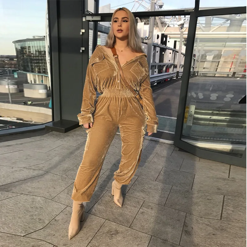 Streetwear Velvet Jumpsuit Rompers Women Long Sleeve Jumpsuit Combinaison Femme Autumn Winter Female Casual Pockets Overalls
Streetwear Velvet Jumpsuit Rompers Women Long Sleeve Jumpsuit Combinaison Femme Autumn Winter Female Casual Pockets Overalls