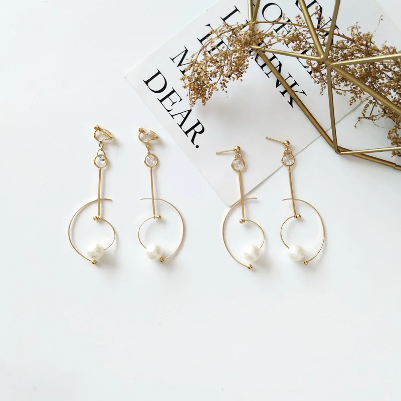 Simple Hyperbole Hollowed out Metal Line Thread Irregular shape Round Pearl No Hole Clip Earrings Without Piercing For Women
Simple Hyperbole Hollowed out Metal Line Thread Irregular shape Round Pearl No Hole Clip Earrings Without Piercing For Women
