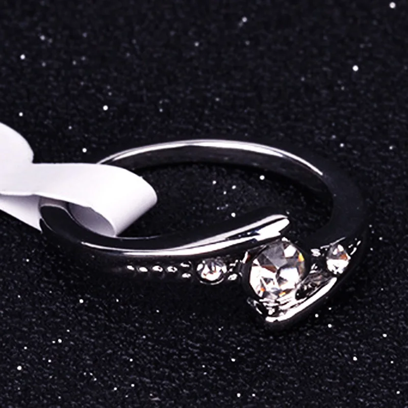 New Romantic Alloy Crystal Silvery Color Wedding Bands Zircon Engagement Rings For Women Valentine Gifts Fashion Jewelry
New Romantic Alloy Crystal Silvery Color Wedding Bands Zircon Engagement Rings For Women Valentine Gifts Fashion Jewelry
