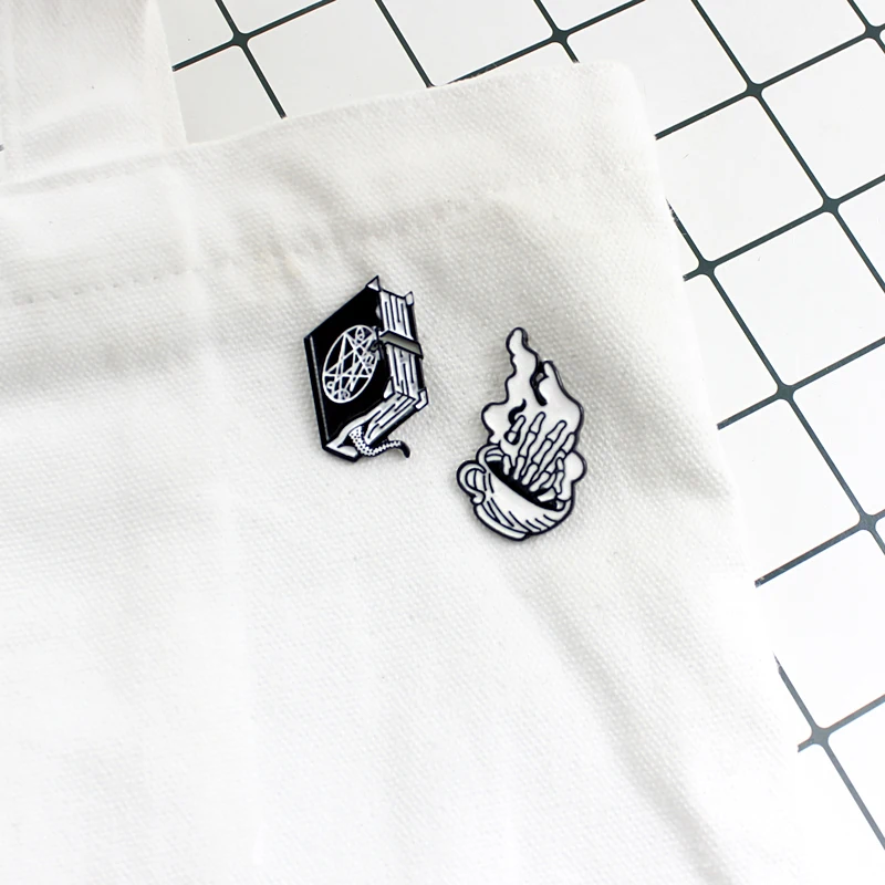 Book aroma personality design brooch book and cup set metal brooch denim bag party dress up literary fresh
Book aroma personality design brooch book and cup set metal brooch denim bag party dress up literary fresh