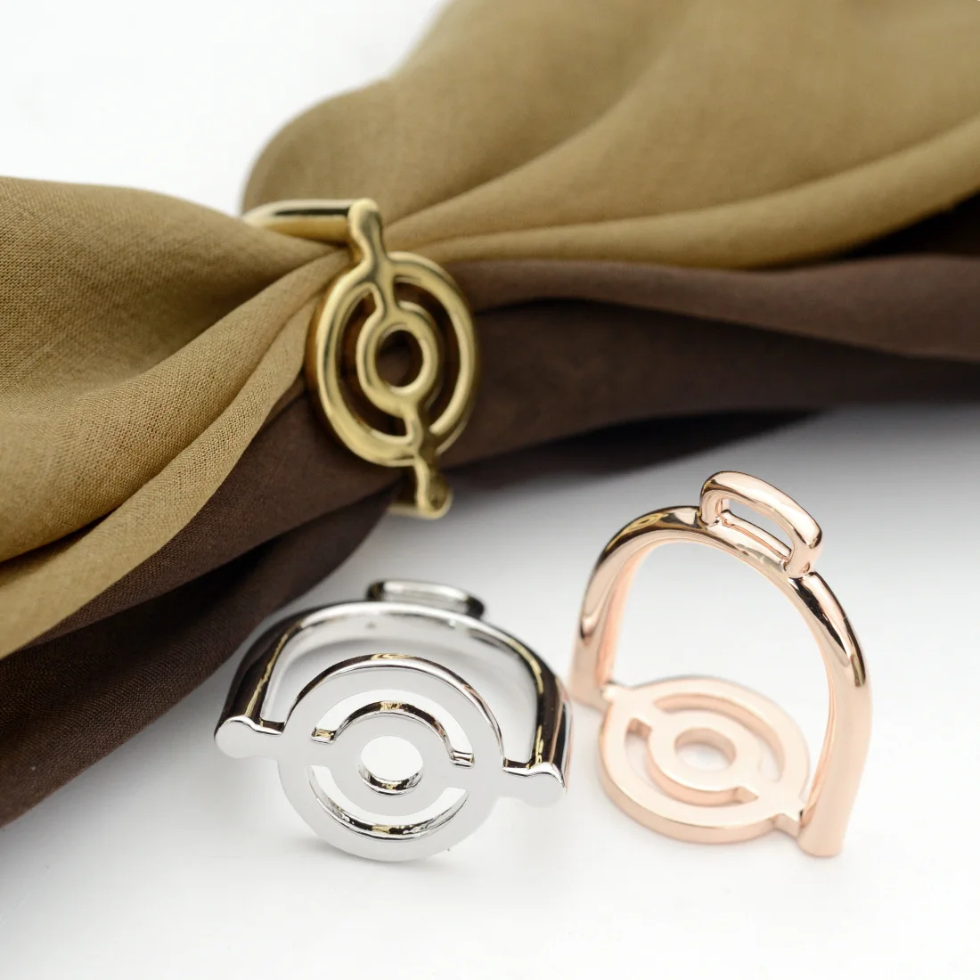 2019 Silk Scarf Ring Jewelry Accessories 100% Copper With Gold Ring Fashion Clip Scarves Shawl Buckle Simple For Women Girl Gift
2019 Silk Scarf Ring Jewelry Accessories 100% Copper With Gold Ring Fashion Clip Scarves Shawl Buckle Simple For Women Girl Gift