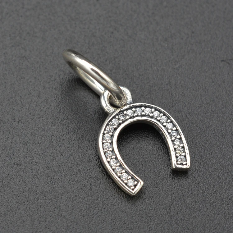Zircon inlaid horseshoe bracelet hanging adorn lovely cartoon silver jewelry accessories
Zircon inlaid horseshoe bracelet hanging adorn lovely cartoon silver jewelry accessories
