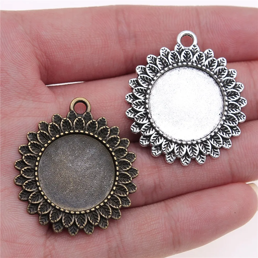 WYSIWYG 4pcs 20mm Inner Size 2 Colors Round Shape Flower Style Zinc Alloy Cameo Cabochon Base Setting Charms Pendant
WYSIWYG 4pcs 20mm Inner Size 2 Colors Round Shape Flower Style Zinc Alloy Cameo Cabochon Base Setting Charms Pendant