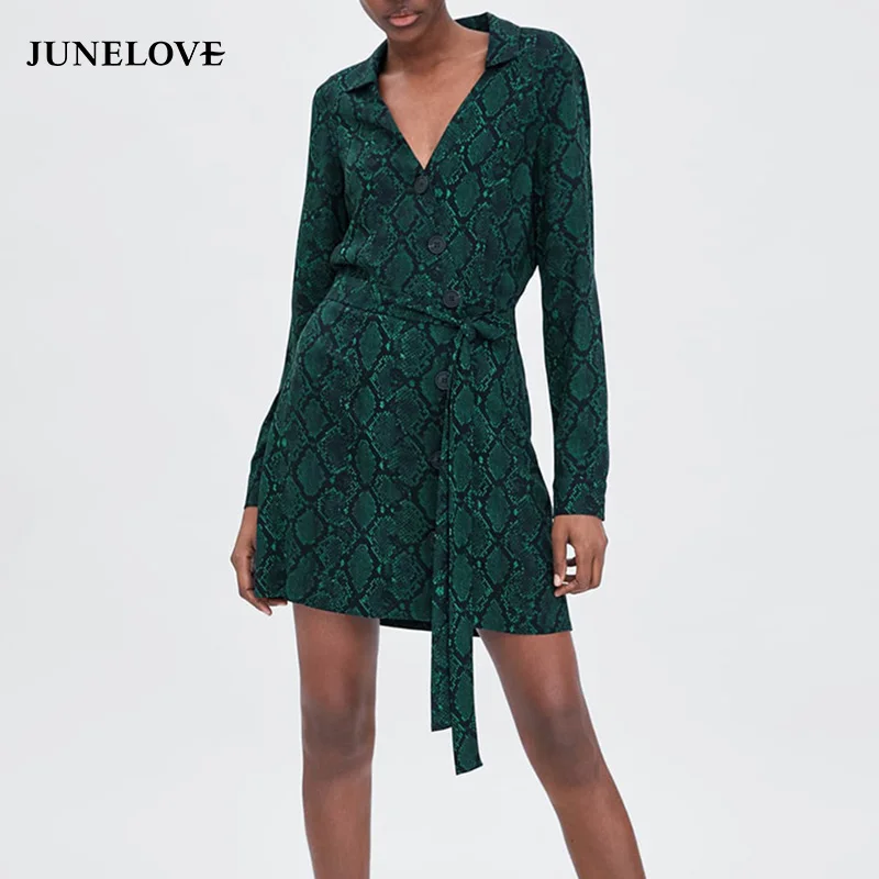 JuneLove Women Winter Long Sleeve V-Neck Mini Dress Vintage Female Snake Animal Print Sexy Dress Casual Sashes Lady Button Dress
JuneLove Women Winter Long Sleeve V-Neck Mini Dress Vintage Female Snake Animal Print Sexy Dress Casual Sashes Lady Button Dress