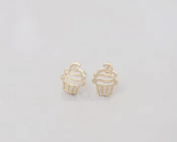 Trendy hollow out ice cream stud earrings, manual drawing surface treatment cream stud earrings
Trendy hollow out ice cream stud earrings, manual drawing surface treatment cream stud earrings
