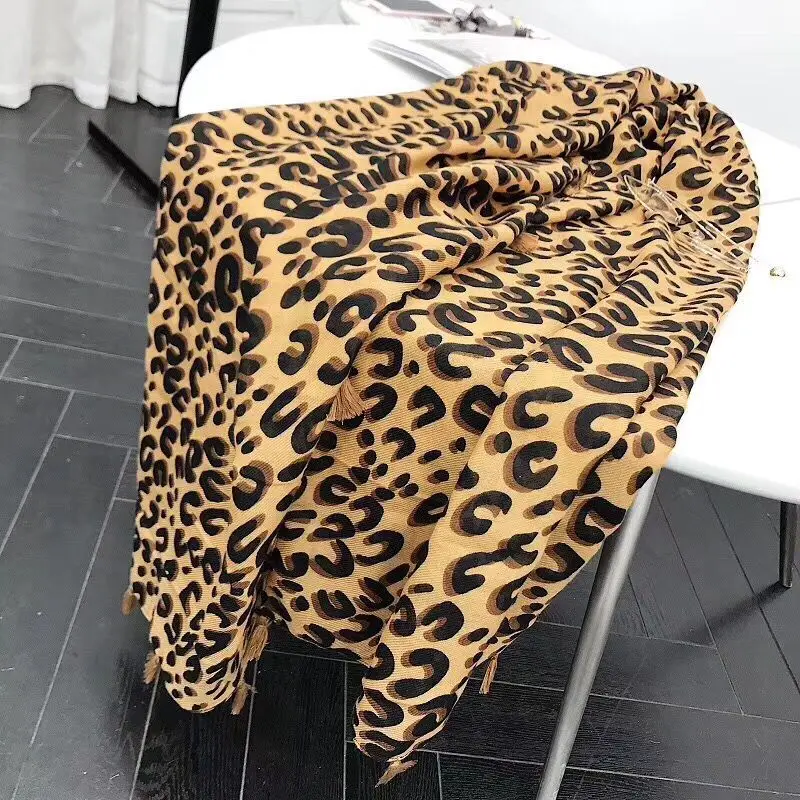 Winter 2019,leopard printing scarf,head wrap,british style,shawls and scarves,muslim hijab,Rayon cotton scarf,cape,shawls wraps
Winter 2019,leopard printing scarf,head wrap,british style,shawls and scarves,muslim hijab,Rayon cotton scarf,cape,shawls wraps