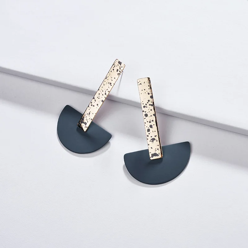 Semi Circle Metal Statement Earrings Black White Painted Colored Coating Earring Studs Jewelry for Women
Semi Circle Metal Statement Earrings Black White Painted Colored Coating Earring Studs Jewelry for Women