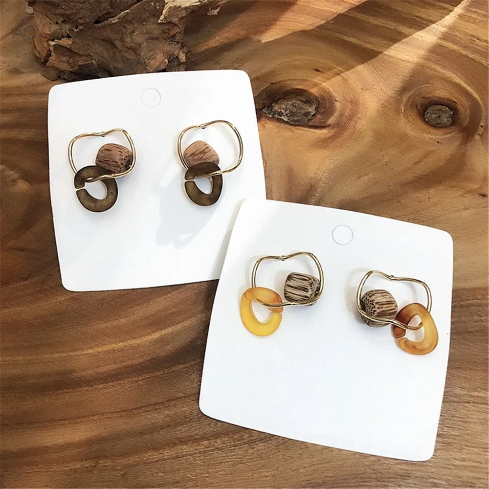 AOMU Fashion Irregular Geometric Metal Hollow Round Wood Ball Drop Earrings for Women Birthday Gift Party Jewelry Boucle D'oreil
AOMU Fashion Irregular Geometric Metal Hollow Round Wood Ball Drop Earrings for Women Birthday Gift Party Jewelry Boucle D'oreil