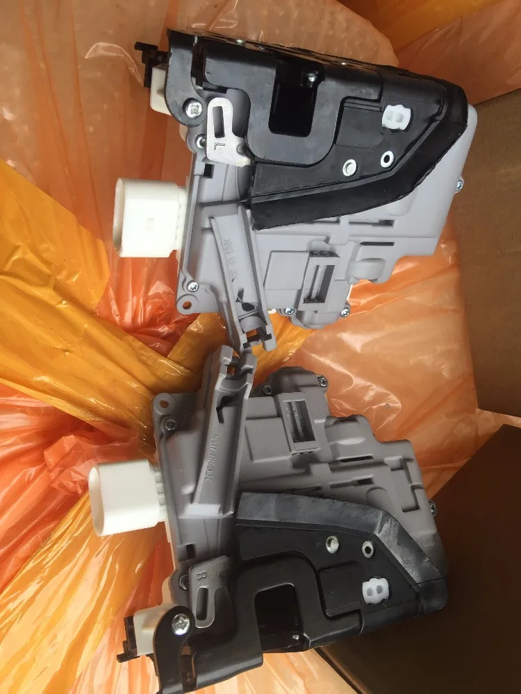 FOR Volkswagen MK5 EOS SEAT Leon ALTEA TOLEDO 1P Zv Front RIGHT or left Door Latch Assembly / Door Lock Actuator
FOR Volkswagen MK5 EOS SEAT Leon ALTEA TOLEDO 1P Zv Front RIGHT or left Door Latch Assembly / Door Lock Actuator