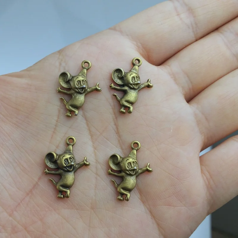 10 pieces / lot 16x22 Alloy Lovely mouse Findings charm pendants Antiqued bronze Necklace Bracelet accessories
10 pieces / lot 16x22 Alloy Lovely mouse Findings charm pendants Antiqued bronze Necklace Bracelet accessories