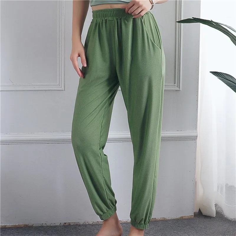 Summer Loose Yoga Pants Smooth Fabric Wine-Colored Sports Leggings with Pocket Lady Pilates Exercise Training Wear Harem Leggins
Summer Loose Yoga Pants Smooth Fabric Wine-Colored Sports Leggings with Pocket Lady Pilates Exercise Training Wear Harem Leggins