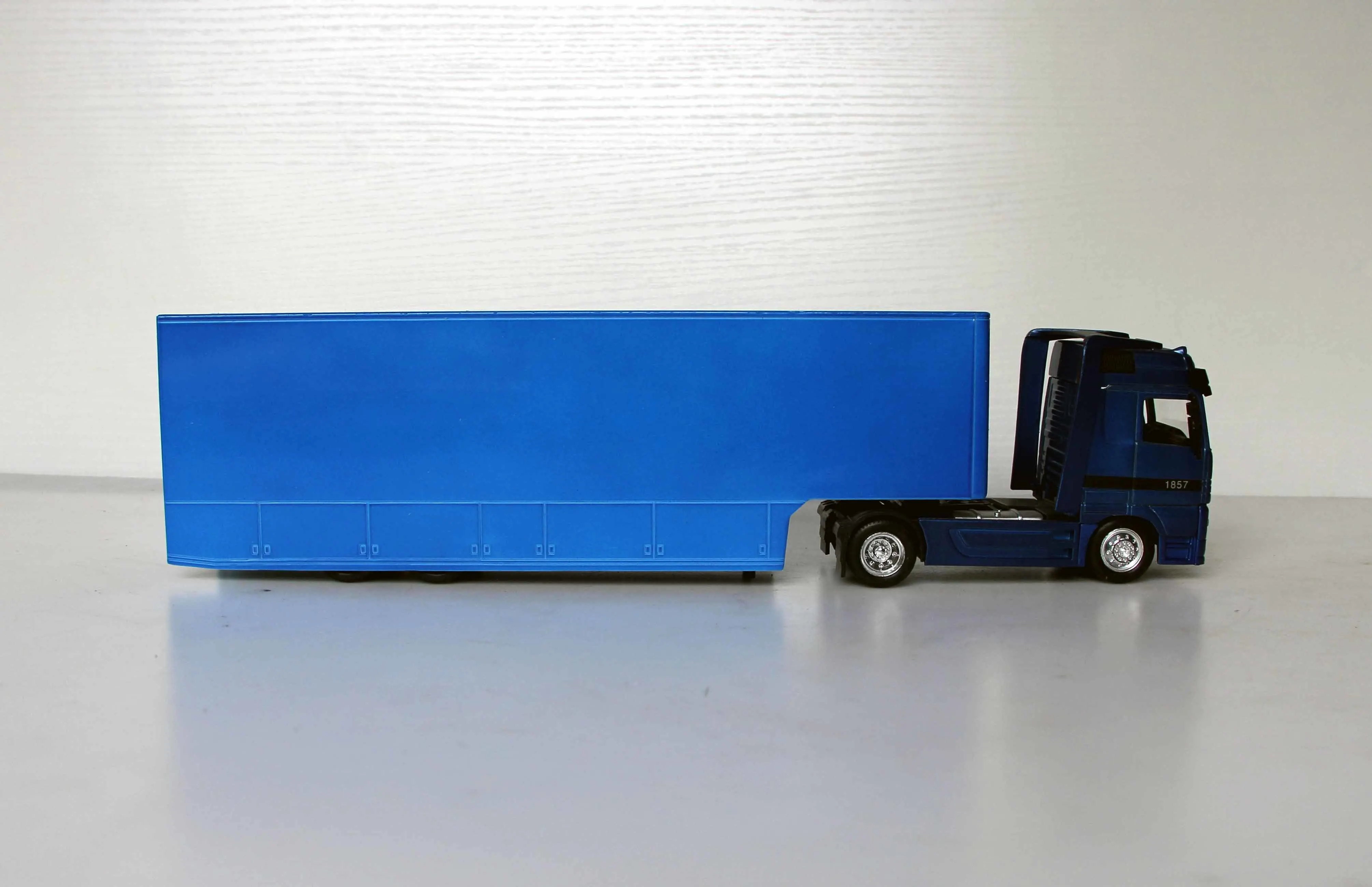 New 1/43 Special Die-cast Metal Truck Static Desktop Display Collection Model Toys For Children
New 1/43 Special Die-cast Metal Truck Static Desktop Display Collection Model Toys For Children