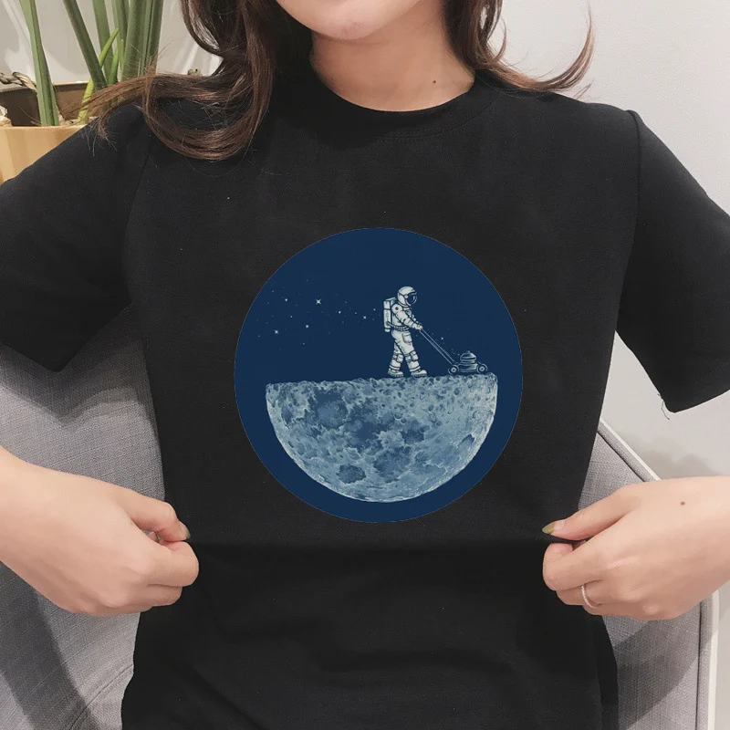 2019 New short sleeve Tops Spaceman stroll Moon print Women T shirt casual o-neck Harajuku tshirt Female Space print Tops Tee
2019 New short sleeve Tops Spaceman stroll Moon print Women T shirt casual o-neck Harajuku tshirt Female Space print Tops Tee