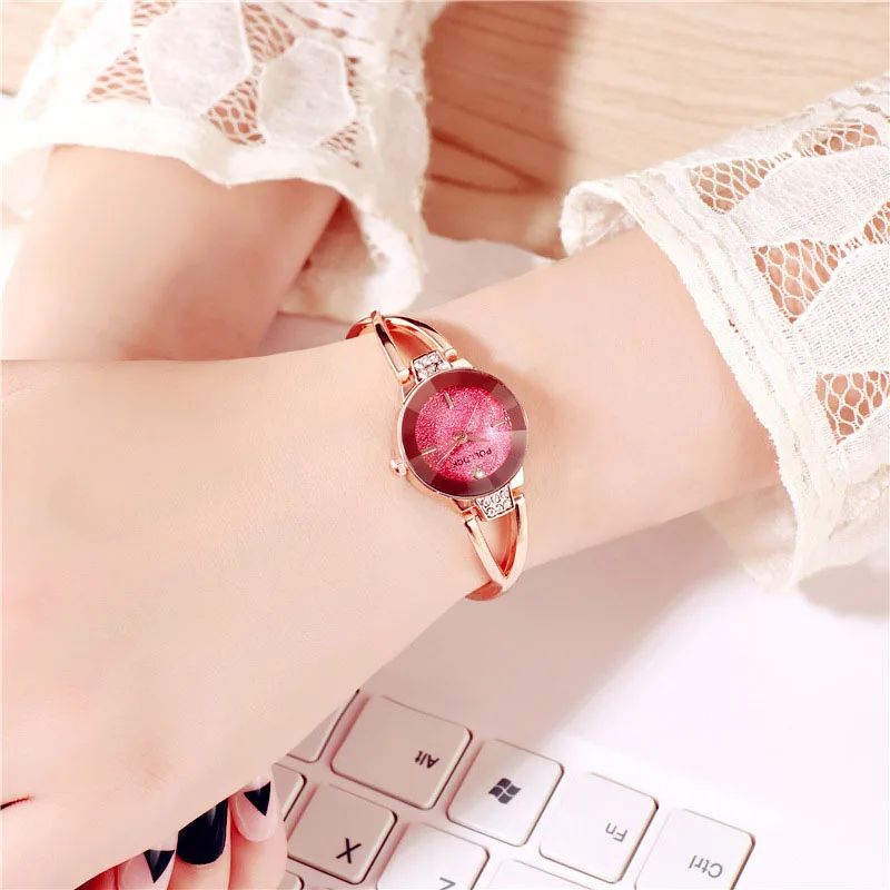 High 1 Pcs Women Wrist Quartz Watch Round Dial Rhinestone Luxury Gift for Business DSM
High 1 Pcs Women Wrist Quartz Watch Round Dial Rhinestone Luxury Gift for Business DSM