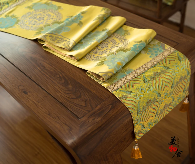Luxury Blue Peony Tablecloth Handmade Brocade Fashion Wedding Table Runner Traditional Embroidery Home Hotel Villa Decoration
Luxury Blue Peony Tablecloth Handmade Brocade Fashion Wedding Table Runner Traditional Embroidery Home Hotel Villa Decoration