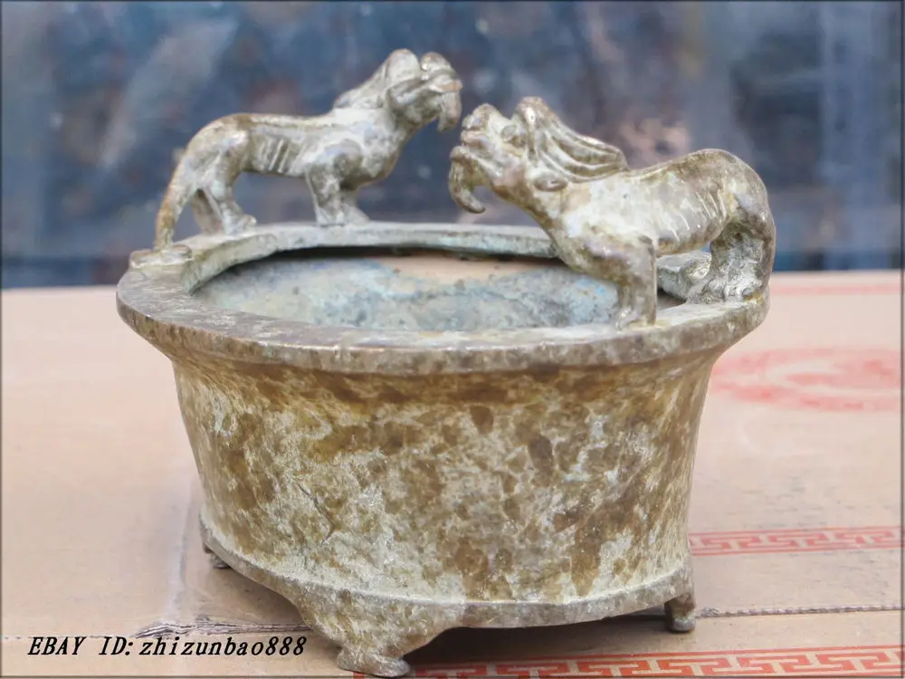 7"Chinese vintage Bronze Carved Sculpture Two Unicorn incense burner Censer 
7"Chinese vintage Bronze Carved Sculpture Two Unicorn incense burner Censer