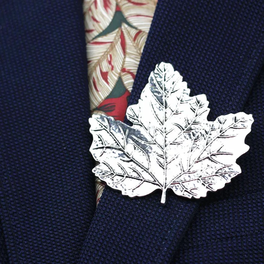 Anslow Fashion Jewelry Large Vintage Antique Silver Maple Leaf Brooch For Women's & Men's Coat Dress Skirt Decoration Party Gift
Anslow Fashion Jewelry Large Vintage Antique Silver Maple Leaf Brooch For Women's & Men's Coat Dress Skirt Decoration Party Gift