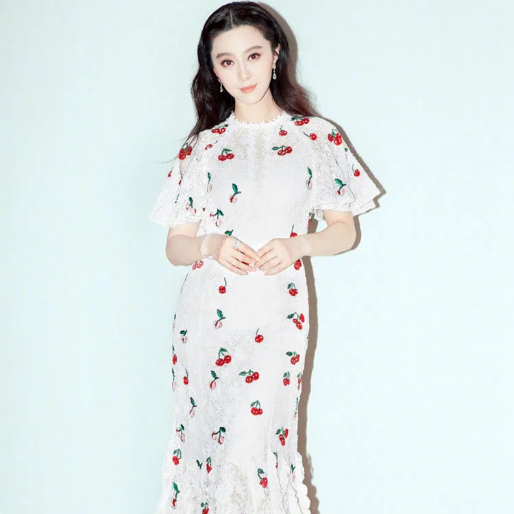 Fan bingbing star with small white cherry printed lace dress long fishtail dress female temperament of the dress
Fan bingbing star with small white cherry printed lace dress long fishtail dress female temperament of the dress