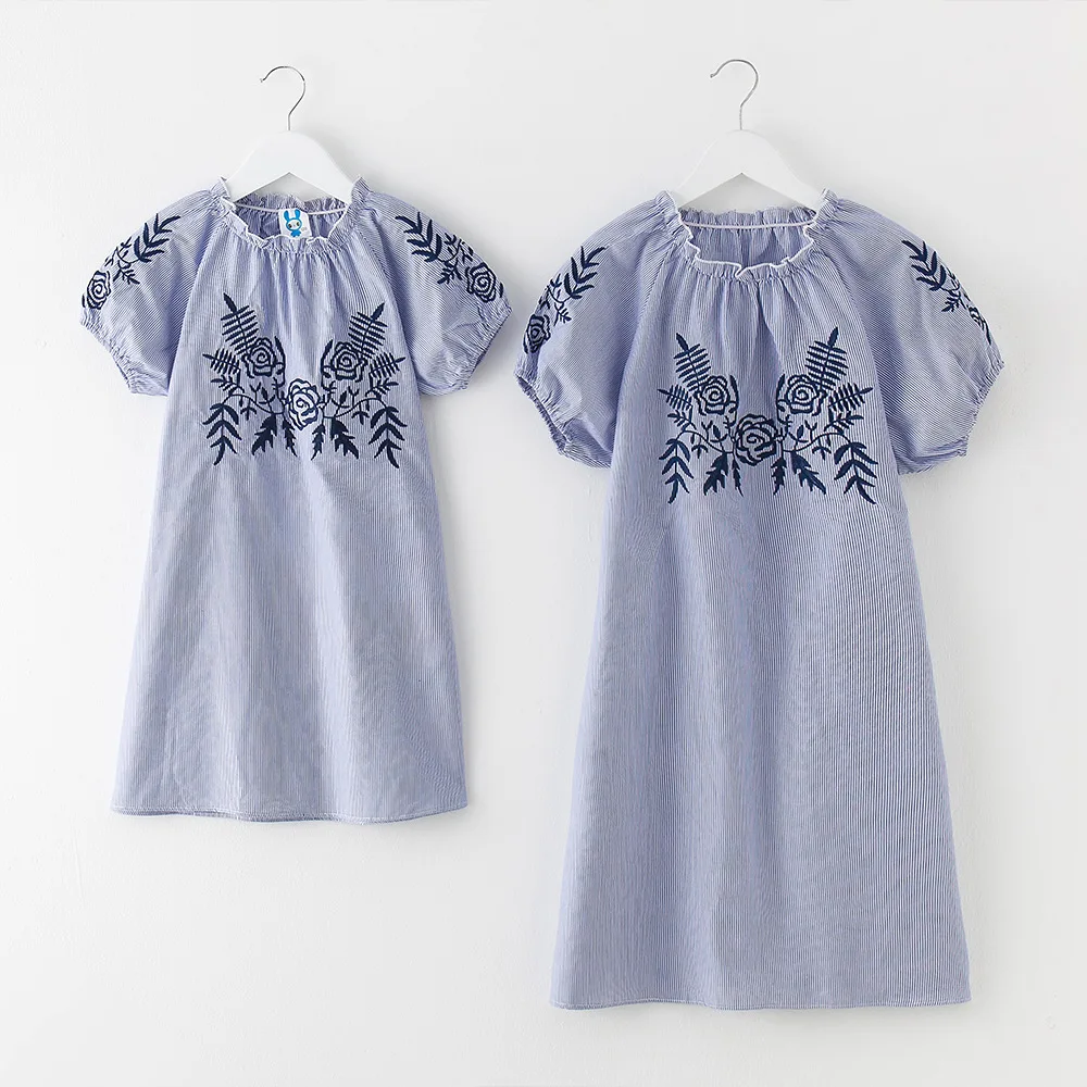 Mother Daughter Bohemian Maxi Dress Family Matching Outfits 2018 New Summer Mom Me Striped Embroidery Dress Family Fitted CC692
Mother Daughter Bohemian Maxi Dress Family Matching Outfits 2018 New Summer Mom Me Striped Embroidery Dress Family Fitted CC692