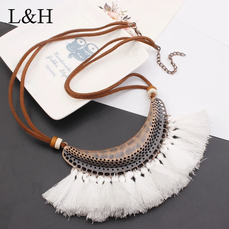 Vintage Bohemian Alloy Crescent Tassel Choker Necklace Fringed Pendant Leather Statement Necklace For Women Party Jewelry
Vintage Bohemian Alloy Crescent Tassel Choker Necklace Fringed Pendant Leather Statement Necklace For Women Party Jewelry