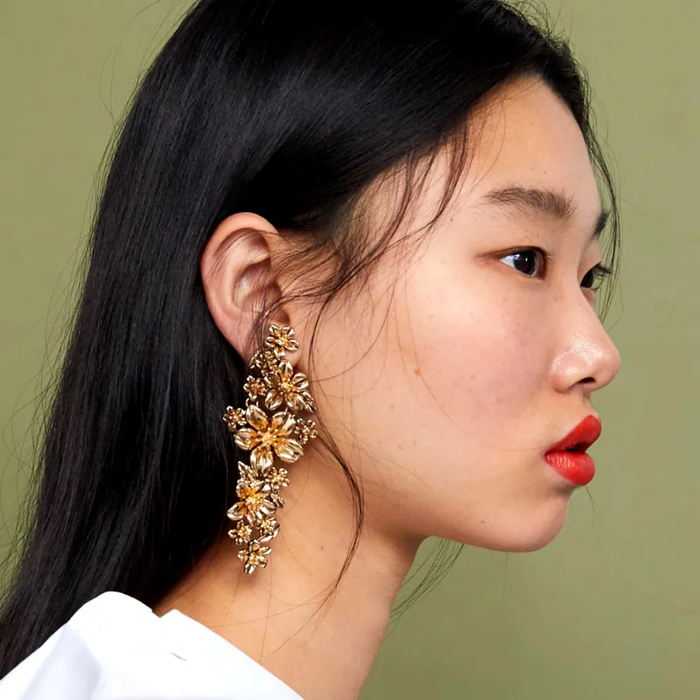 Vintage Alloy Plated Maxi Flowers Dangle Earrings For Women Jewelry Brand Collection Earrings Accessories
Vintage Alloy Plated Maxi Flowers Dangle Earrings For Women Jewelry Brand Collection Earrings Accessories