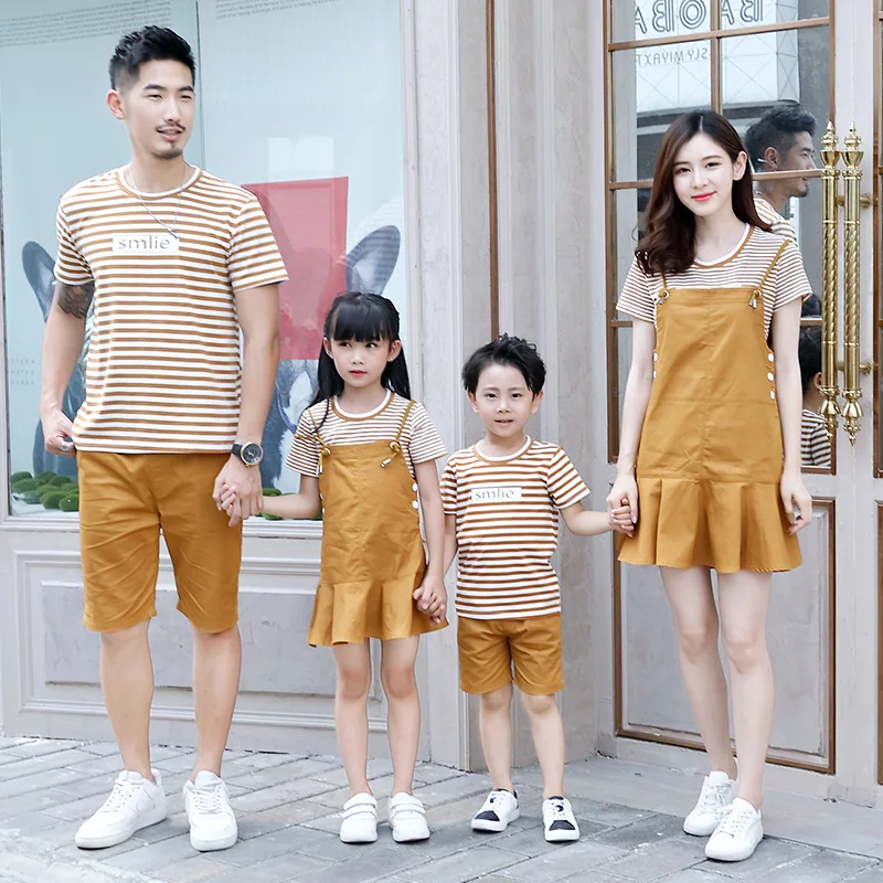 Fashion Mom Daughter Dress Brother Sister Sets Striped Daddy Son Short T-shirt and Shorts Set Couples Summer Set Family Clothes
Fashion Mom Daughter Dress Brother Sister Sets Striped Daddy Son Short T-shirt and Shorts Set Couples Summer Set Family Clothes