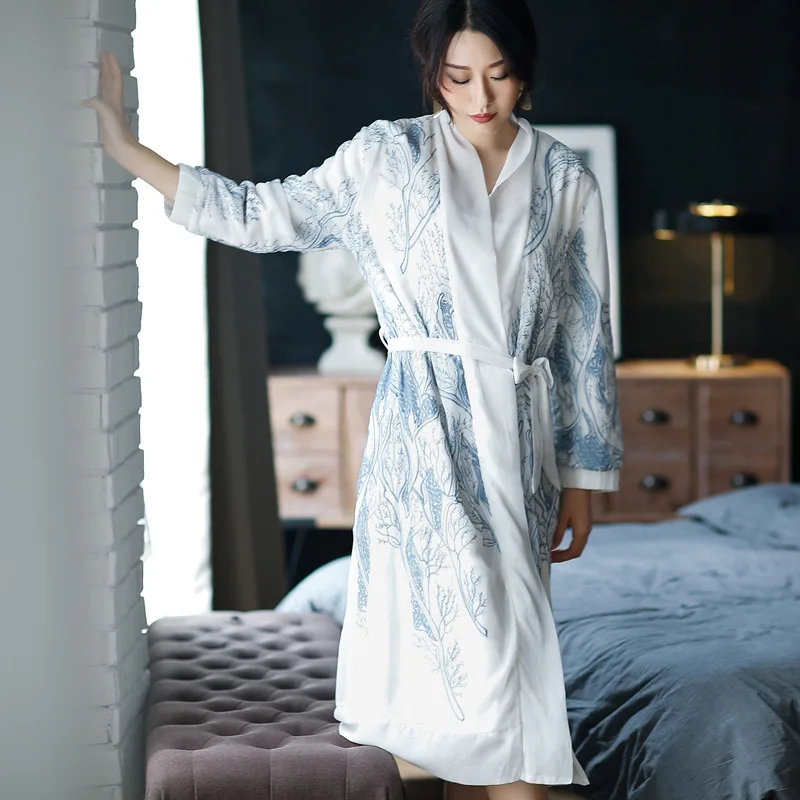 Winter New Lady Bath Robe Double-decker High-grade Embroidery Plus Velvet Thickened Plus Size Long Robe Bridesmaid Robes
Winter New Lady Bath Robe Double-decker High-grade Embroidery Plus Velvet Thickened Plus Size Long Robe Bridesmaid Robes