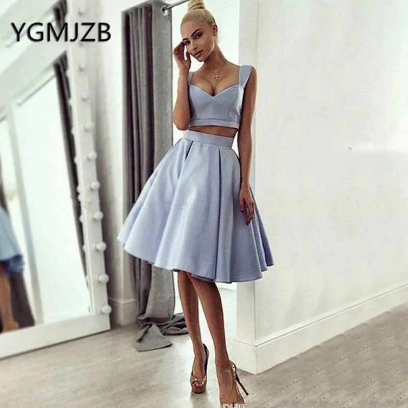Silver Short Homecoming Dresses 2019 A-Line Knee Length Satin Two Pieces Prom Dress Girls Mini Homecoming Gown Graduation Dress
Silver Short Homecoming Dresses 2019 A-Line Knee Length Satin Two Pieces Prom Dress Girls Mini Homecoming Gown Graduation Dress