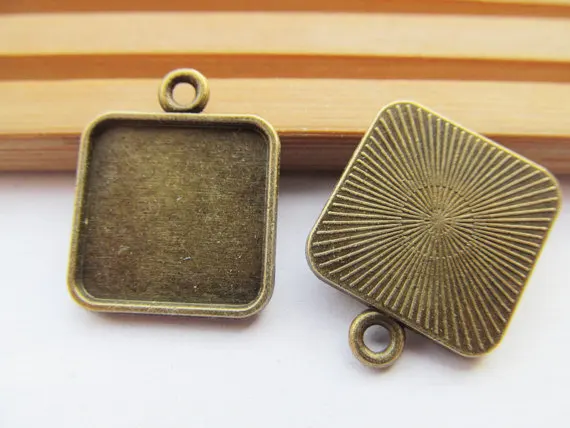 100pcs Antique Silver tone/Antique Bronze Square Base Setting Tray Bezel Pendant Charm,fit 15mm Cabochon/Cameo,DIY Accessory
100pcs Antique Silver tone/Antique Bronze Square Base Setting Tray Bezel Pendant Charm,fit 15mm Cabochon/Cameo,DIY Accessory