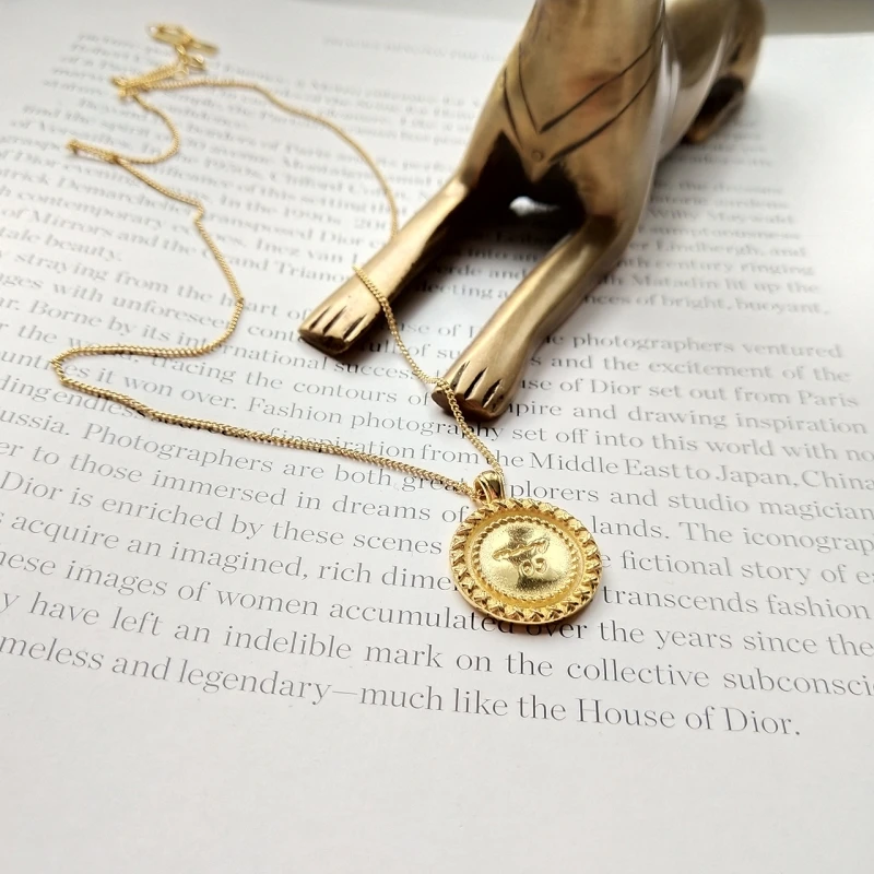 925 Sterling Silver Fashion Exquisite Simple Round American Style Initial Necklace With Letter Women Gift Whimsical Necklace
925 Sterling Silver Fashion Exquisite Simple Round American Style Initial Necklace With Letter Women Gift Whimsical Necklace