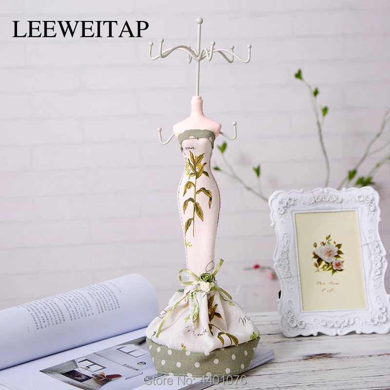Modern decorative European iron painting model jewelry stand window dressing table for friends and colleagues birthday holiday
Modern decorative European iron painting model jewelry stand window dressing table for friends and colleagues birthday holiday