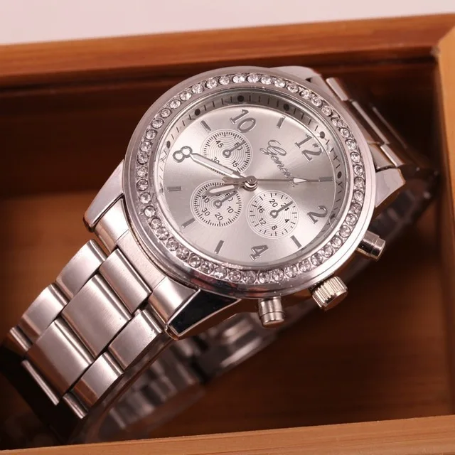 Hot Sale Fashion Faux Chronograph Plated Classic Geneva Quartz Ladies Watch Women Crystals Wristwatches Relogio Feminino Clock
Hot Sale Fashion Faux Chronograph Plated Classic Geneva Quartz Ladies Watch Women Crystals Wristwatches Relogio Feminino Clock