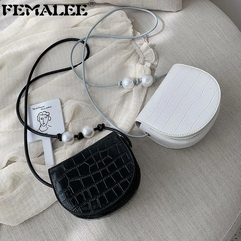 Fashion Ladies Crocodile Saddle Bag Designer Handbags Women Bags Black White Small Day Clutch Pearl Chain Girls Crossbody Bags 
Fashion Ladies Crocodile Saddle Bag Designer Handbags Women Bags Black White Small Day Clutch Pearl Chain Girls Crossbody Bags