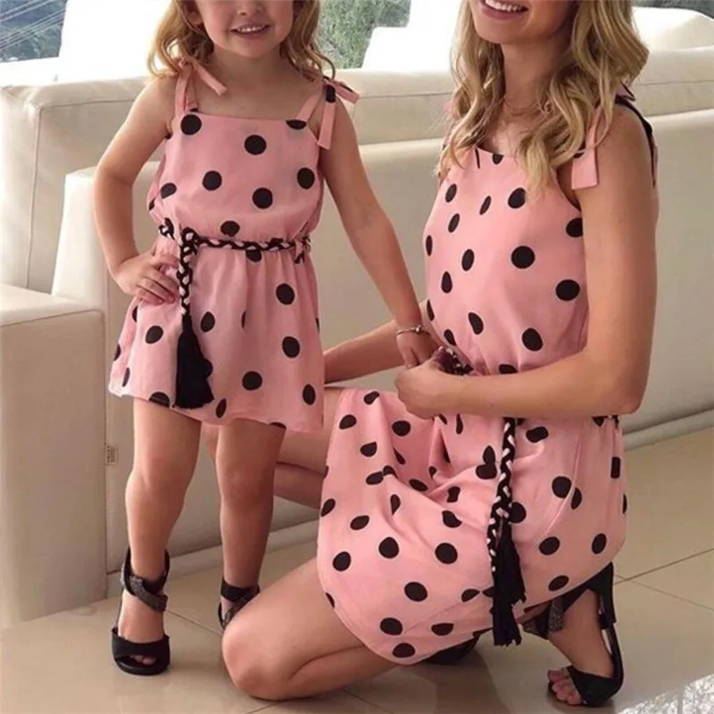 Mom Daughter Dresses Summer Sleeveless Sling Polka Dot Printed Mother Girls Dress Family Matching Clothes 4 6 8 10 12 Years Old
Mom Daughter Dresses Summer Sleeveless Sling Polka Dot Printed Mother Girls Dress Family Matching Clothes 4 6 8 10 12 Years Old