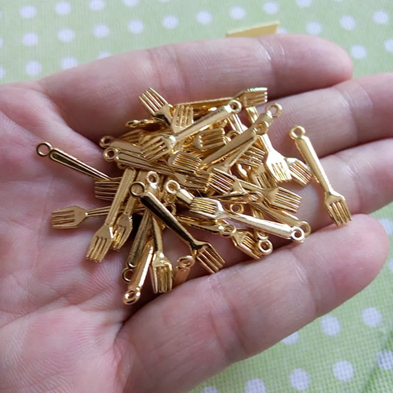 Tanduzi 500PCS Wholesale 1:12 Dollhouse Miniature Cute Simulation Gold Spoon&Fork Alloy Mini Spoon&Fork Tableware Pandent DIY
Tanduzi 500PCS Wholesale 1:12 Dollhouse Miniature Cute Simulation Gold Spoon&Fork Alloy Mini Spoon&Fork Tableware Pandent DIY