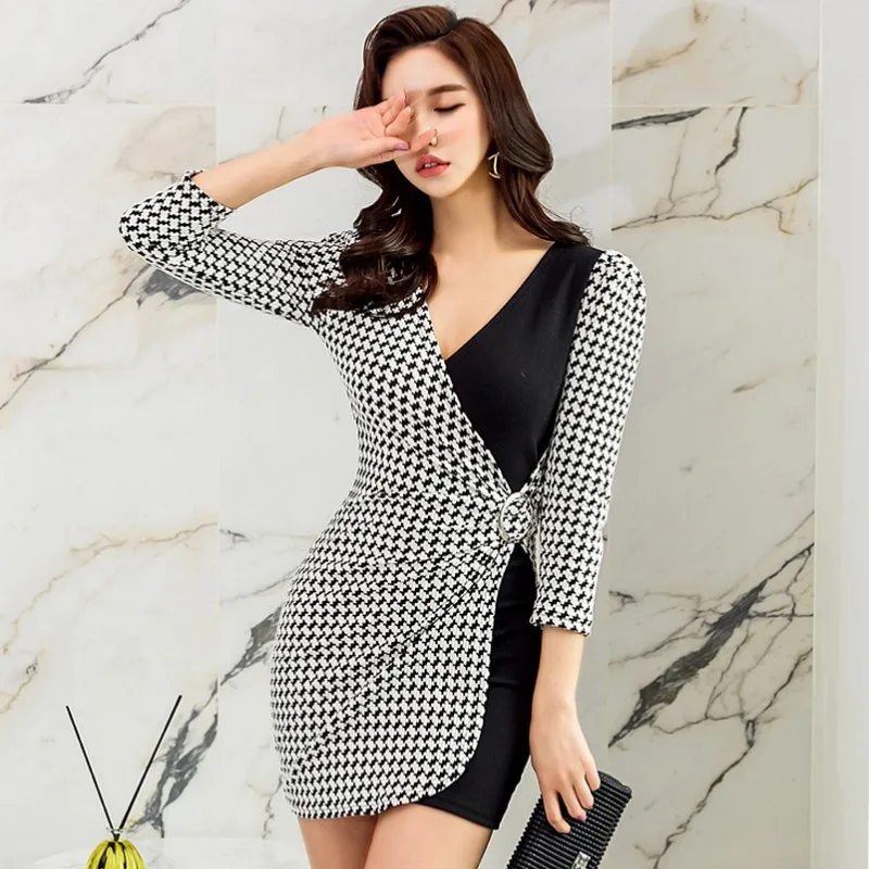 Spring Korean Style plus size Metal Ring Decoration Women Dress Color Matching Houndstooth Tight Office Lady Style Female Dress 
Spring Korean Style plus size Metal Ring Decoration Women Dress Color Matching Houndstooth Tight Office Lady Style Female Dress