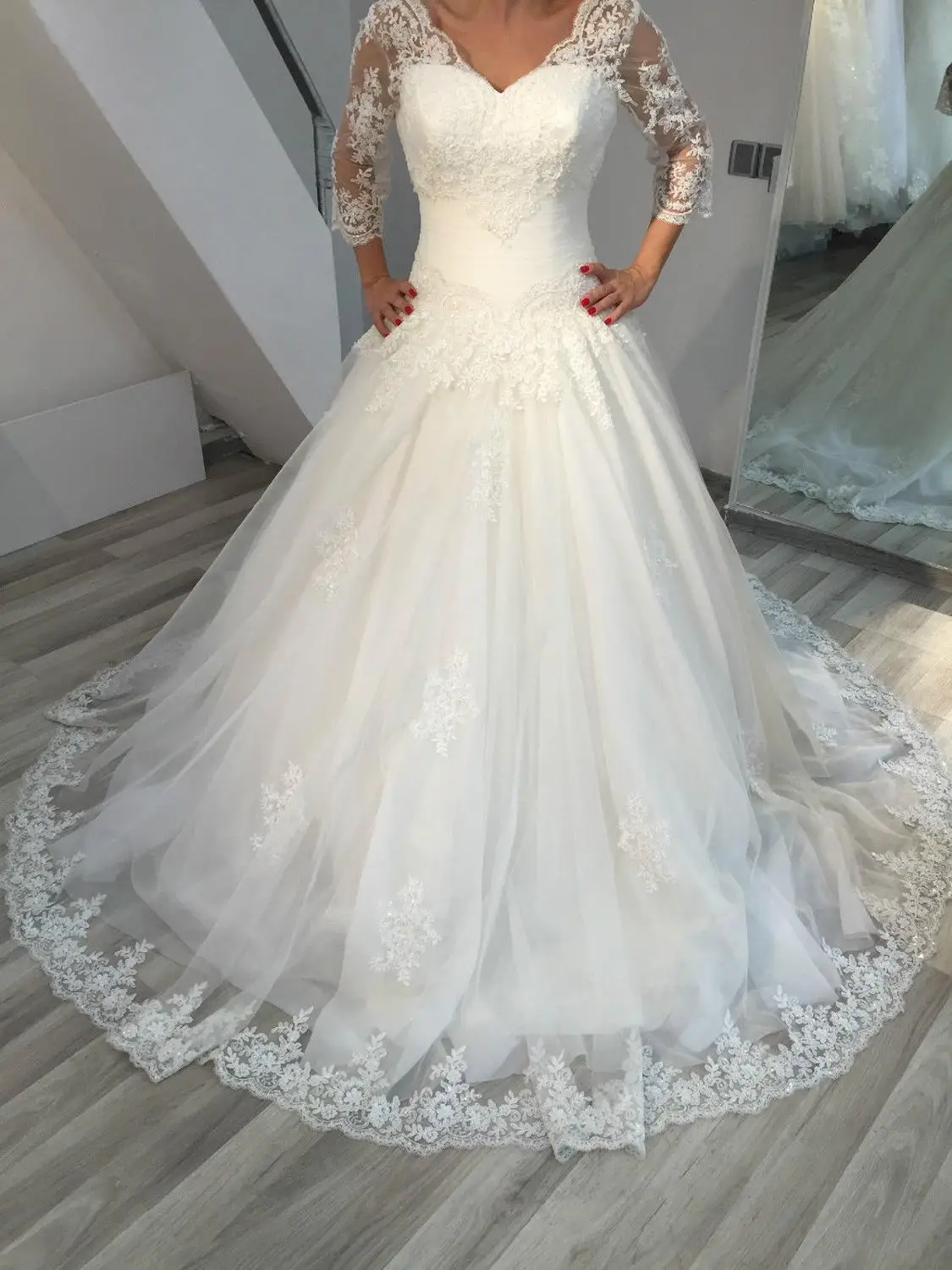 100% Real Sample Sexy Mermaid Long Sleeves V-neck Appliques Sweep Train Wedding Gown Bridal Dresses 2020
100% Real Sample Sexy Mermaid Long Sleeves V-neck Appliques Sweep Train Wedding Gown Bridal Dresses 2020