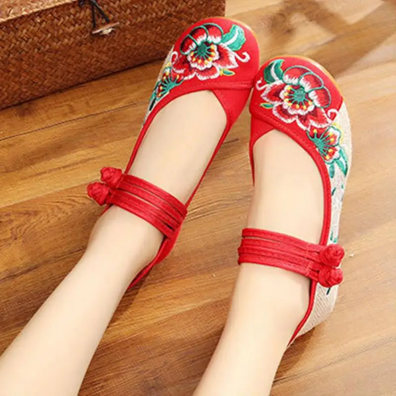 Women Chinese Style Elegant Thickened Sole Hibiscus Pattern Embroidered Soft Fabric Shoes
Women Chinese Style Elegant Thickened Sole Hibiscus Pattern Embroidered Soft Fabric Shoes