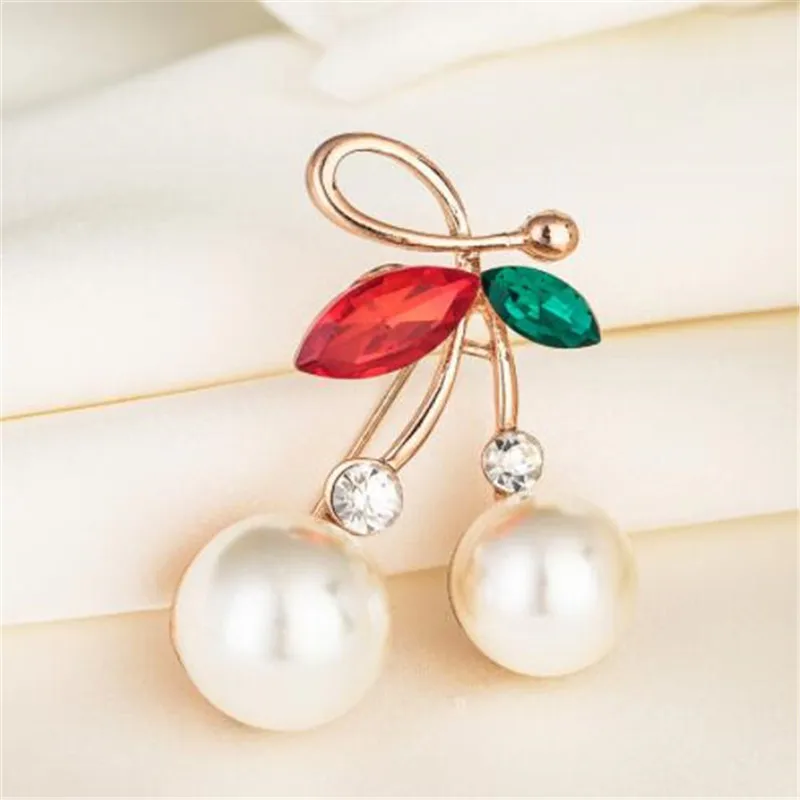 WKOUD Vintage Blucome Pearl Crystal Cherry Brooch Corsage Women Kids Brooches Hijab Scarf Pins Up Buckles feminino
WKOUD Vintage Blucome Pearl Crystal Cherry Brooch Corsage Women Kids Brooches Hijab Scarf Pins Up Buckles feminino