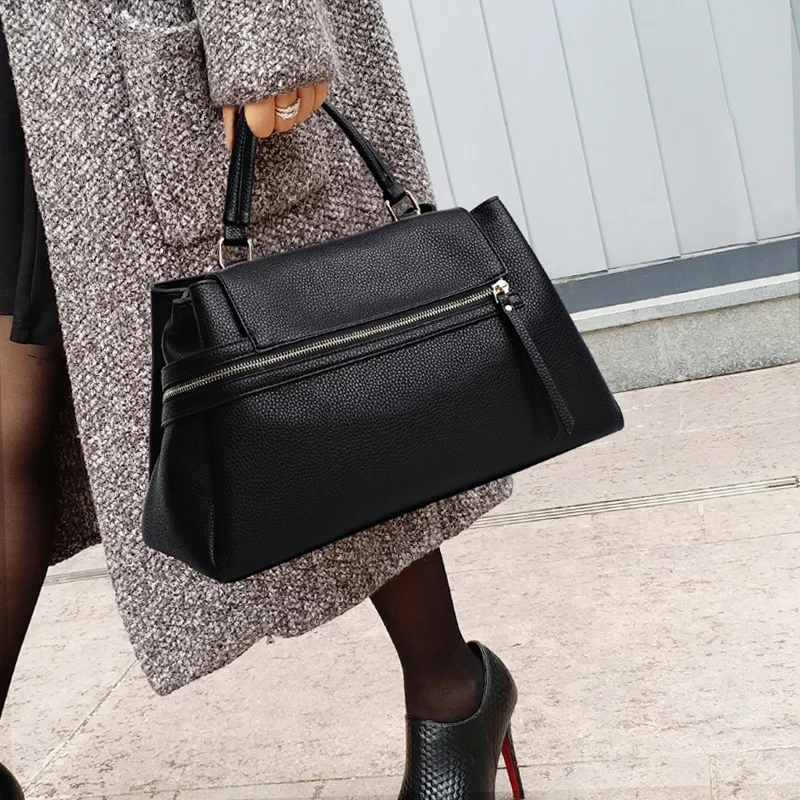 Bags for women designer New women's bag tide style personality fashion wild Messenger shoulder bag
Bags for women designer New women's bag tide style personality fashion wild Messenger shoulder bag