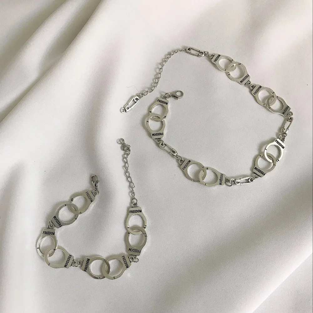 2019 Punk Stly Fashion Jewelry Handcuffs Trendy Pendant Choker Necklace Statement Necklace For Women For Best Friends Jewelry
2019 Punk Stly Fashion Jewelry Handcuffs Trendy Pendant Choker Necklace Statement Necklace For Women For Best Friends Jewelry