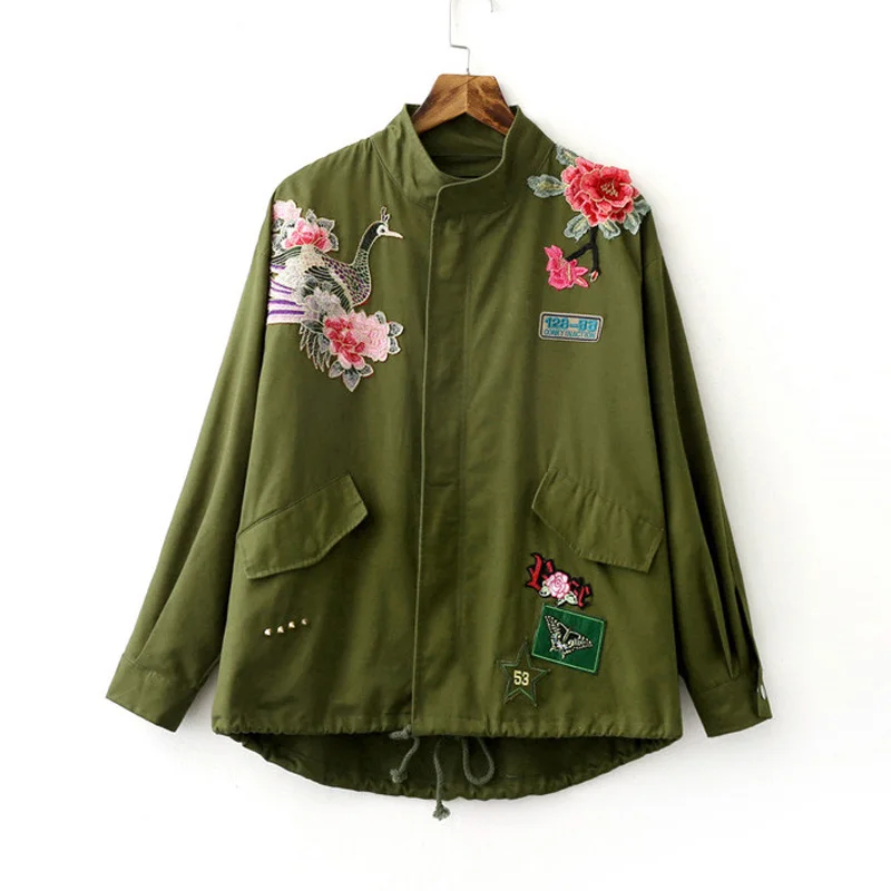 Фото Женская свободная летная куртка с цветочной вышивкой армейский зеленый Бомбер
