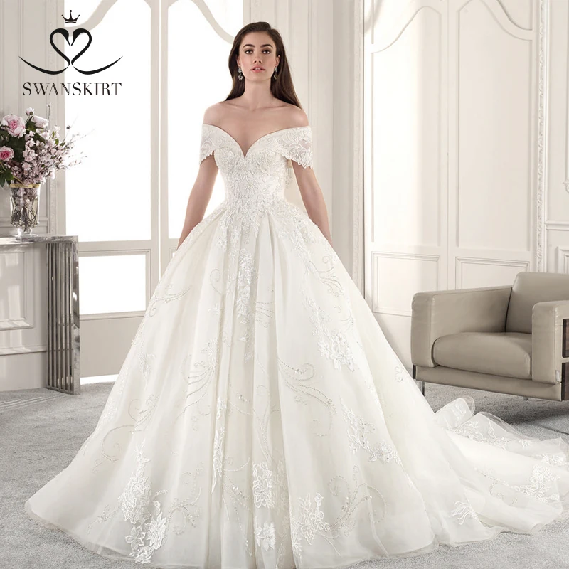 Fashion Off the Shoulder Ball Gown Wedding Dress 2019 Swanskirt Scalloped Appliques Princess Bride Gown Vestido de Noiva U240
Fashion Off the Shoulder Ball Gown Wedding Dress 2019 Swanskirt Scalloped Appliques Princess Bride Gown Vestido de Noiva U240