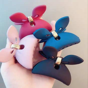 New Arrival Hairdress For Women Scrub Black Plastic Hair Claw Clips Hollow Out Carving Crab For Hair Large Size Hair Clamps
New Arrival Hairdress For Women Scrub Black Plastic Hair Claw Clips Hollow Out Carving Crab For Hair Large Size Hair Clamps