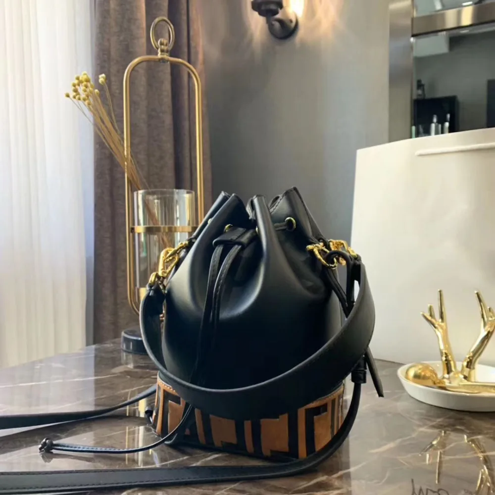 1066 New Women Fashion Luxury Handbag Female Shoulder Cross Body Bags Lady Hand Bags Designer Brand Bucket Totes Brand Handbags
1066 New Women Fashion Luxury Handbag Female Shoulder Cross Body Bags Lady Hand Bags Designer Brand Bucket Totes Brand Handbags